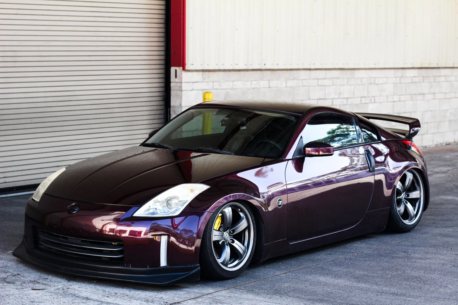 Dark purple Nissan 350Z on aftermarket wheels